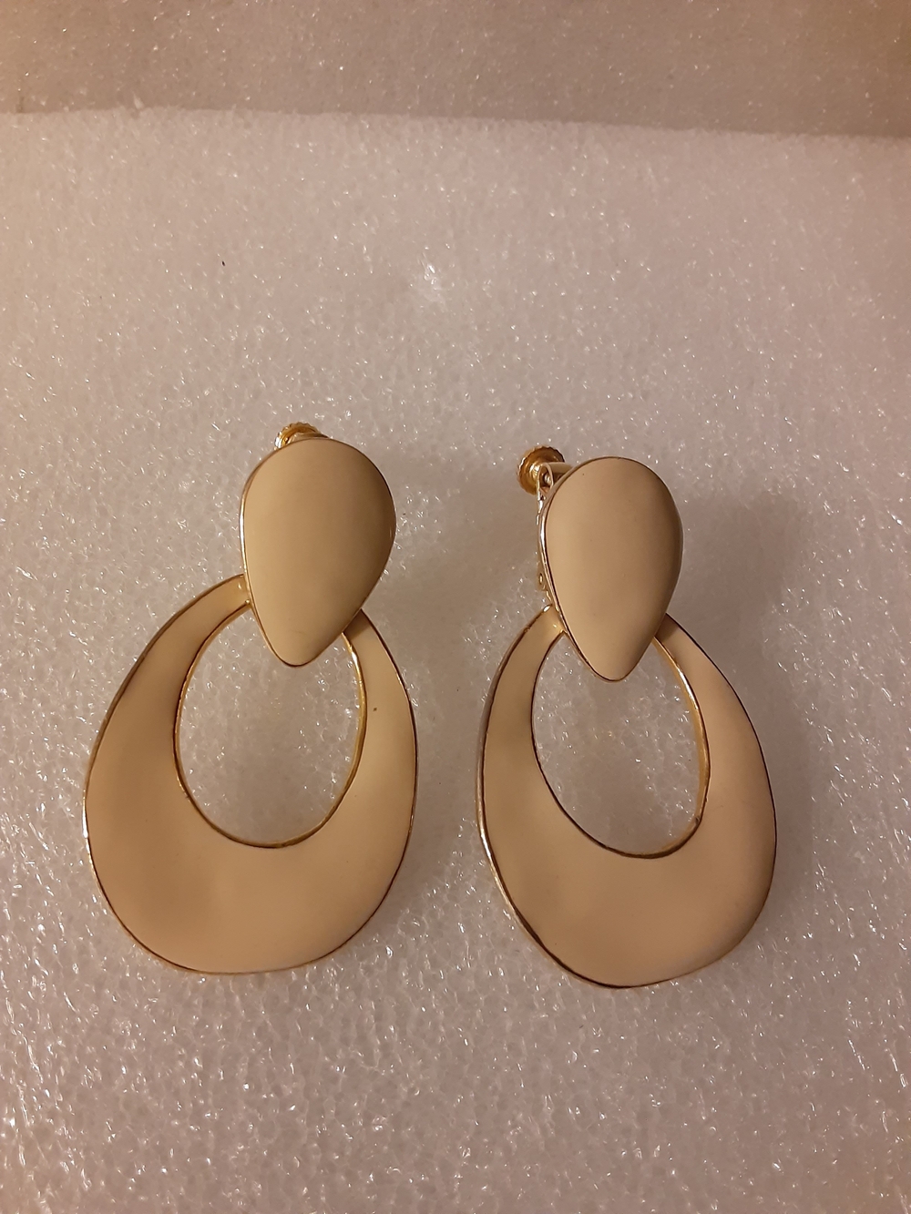 Vintage Goldette Screw Back Clip On Beige W/ Gold Trim Earrings